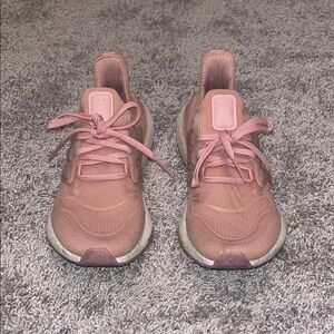 adidas women’s Ultraboost 22